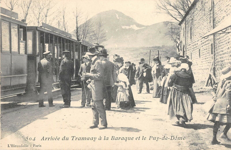 Carte postale ancienne Arrivee Du Tramway A La Baraque Et Le Puy De Dome (Train