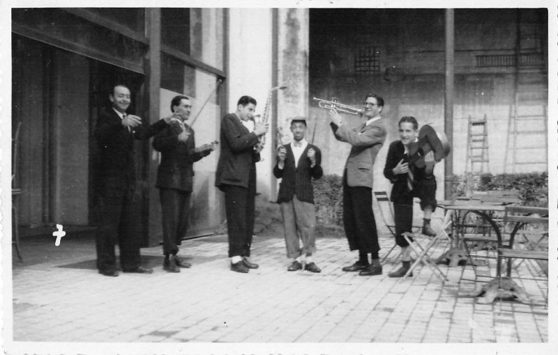Carte postale ancienne La Bourboule Carte Photo Joueurs Musiciens Musique (voir verso à La Bourboule