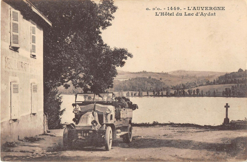 Carte postale ancienne L'Auvergne L'Hotel Du Lac D'Aydat à Aydat
