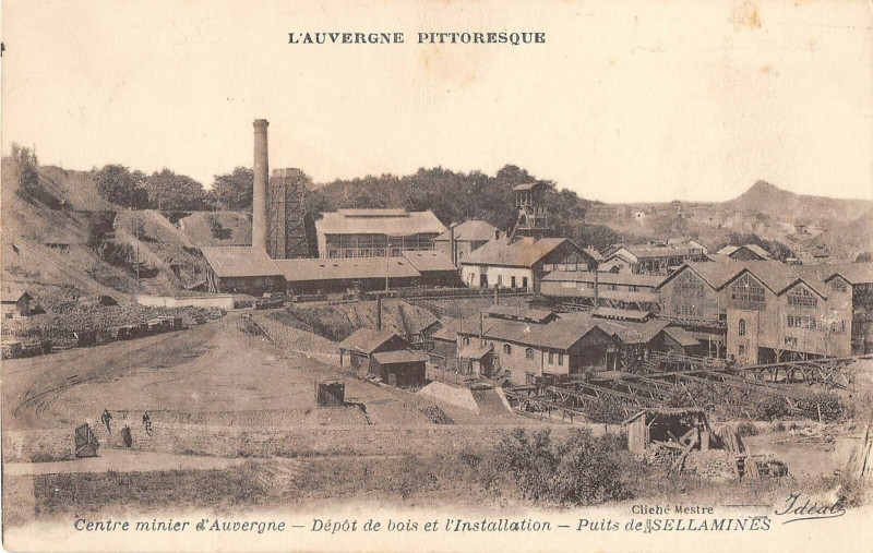 Carte postale ancienne Puits De Sellamines Centre Minier Depot De Bois Et L'Installation