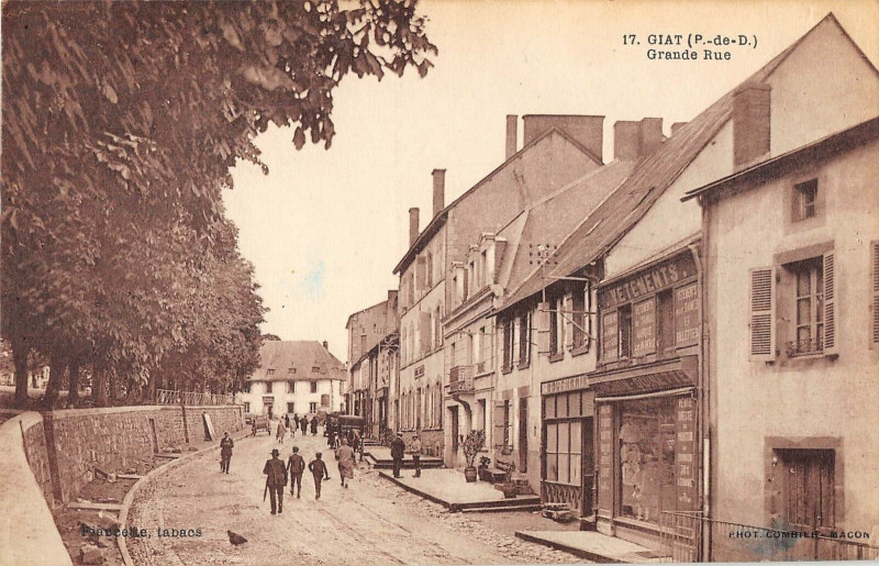 Carte postale ancienne Giat Grande Rue à Giat