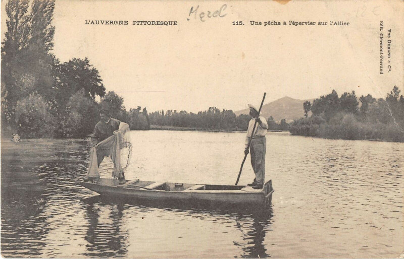 Carte postale ancienne Une Peche A L'Epervier Sur L'Allier (dos non divisé)
