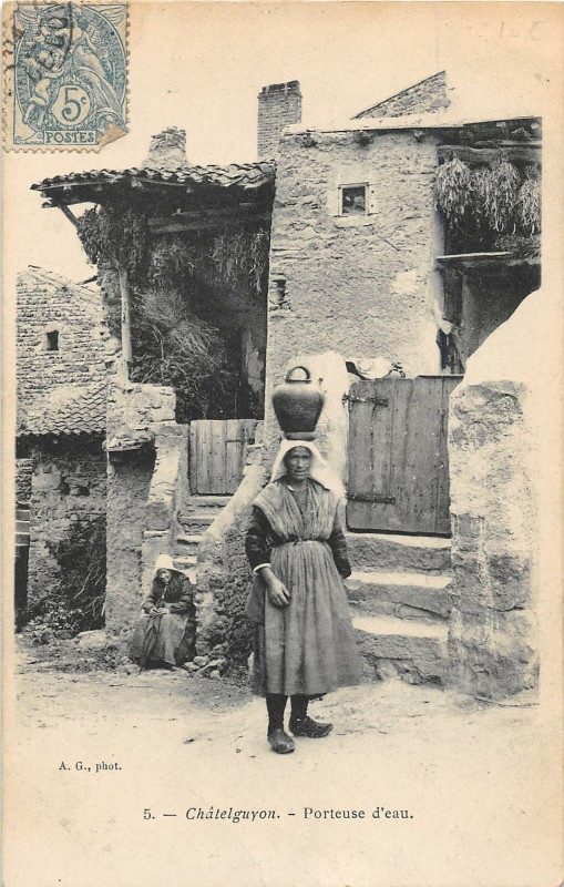 Carte postale ancienne Chatelguyon Porteuse D'Eau (dos non divisé)