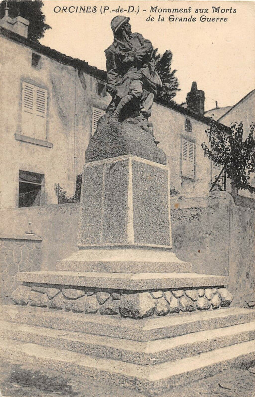 Carte postale ancienne Orcines Monument Aux Morts De La Grande Guerre à Orcines