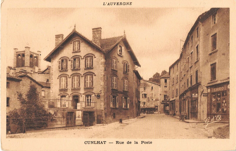 Carte postale ancienne Cunlhat Rue De La Poste à Cunlhat