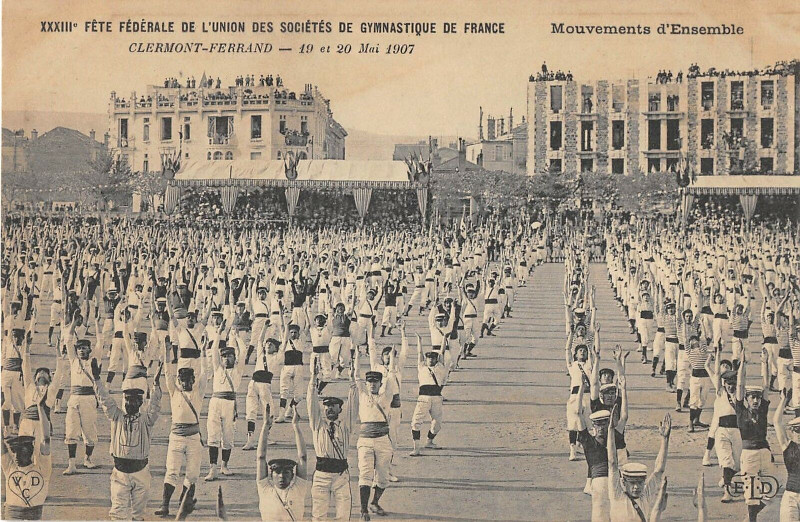 Carte postale ancienne Clermont Ferrand Fete Federale Mouvements D'Ensemble à Clermont-Ferrand
