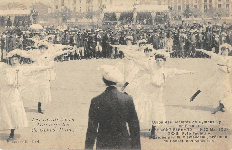 Carte postale ancienne Clermont Ferrand Union Societe Gymnastique Les Institutrices Municipales à Clermont-Ferrand