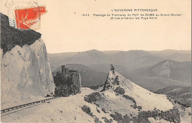 Carte postale ancienne Passage Du Tramway Du Puy De Dome Au Grand Rocher (Train