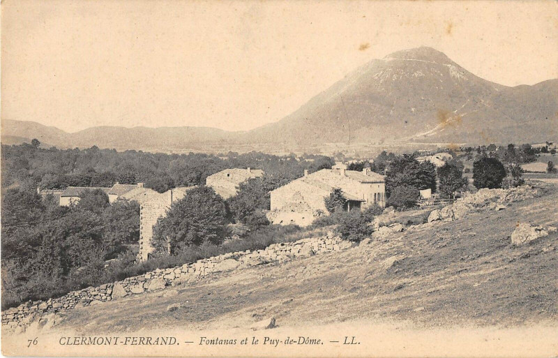 Carte postale ancienne Clermont Ferrand Fontanas Et Le Puy De Dome à Clermont-Ferrand