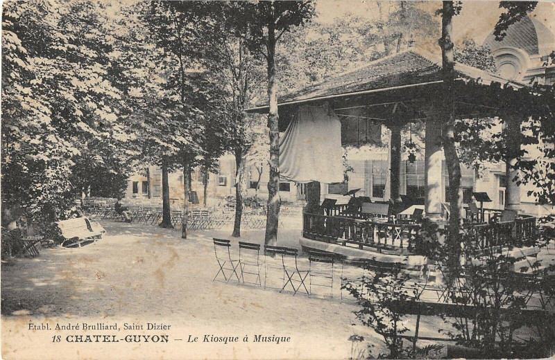 Carte postale ancienne Chatel Guyon Le Kiosque A Musique