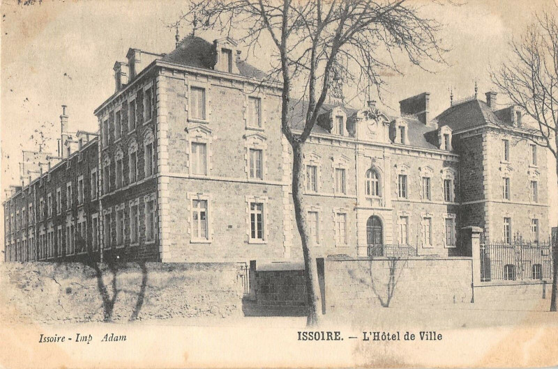 Carte postale ancienne Issoire L'Hotel De Ville à Issoire