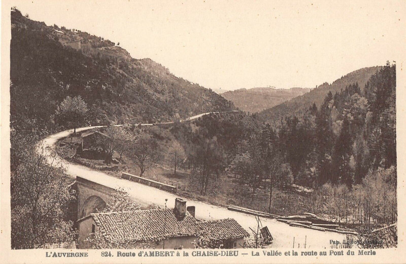 Carte postale ancienne Route D'Ambert A La Chaise Dieu Vallee Route Pont Du Merle à Ambert