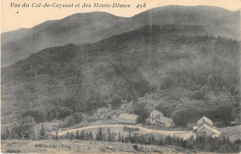 Carte postale ancienne Vue Du Col De Ceyssat Et Des Monts Dome à Ceyssat