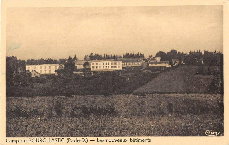 Carte postale ancienne Camp De Bourg Lastic Les Nouveaux Batiments à Lastic