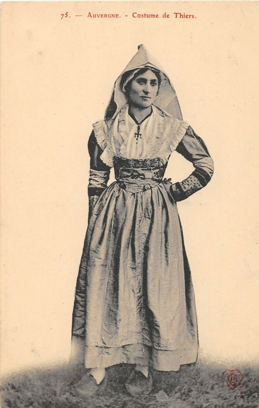Carte postale ancienne Auvergne Costume De Thiers à Thiers