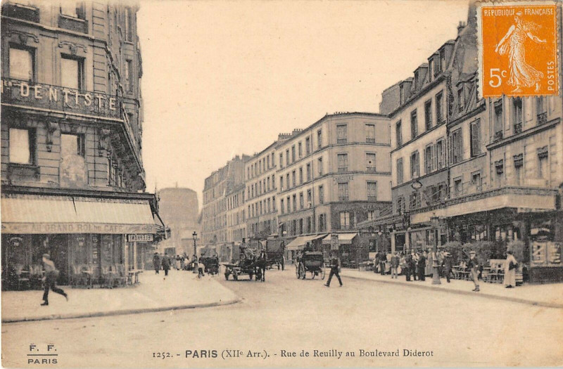 Carte postale ancienne Paris 12e Rue De Reuilly Au Boulevard Diderot à Paris 12e