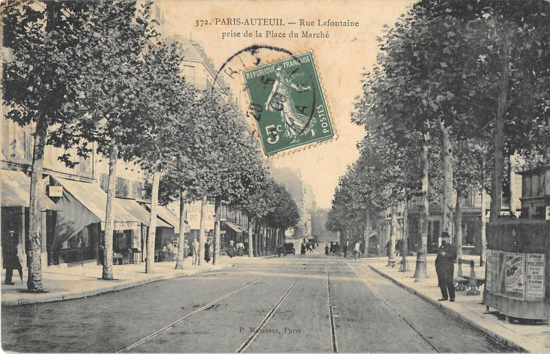 Carte postale ancienne Auteuil - Rue Lafontaine prise de la Place du Marché à Paris 16e