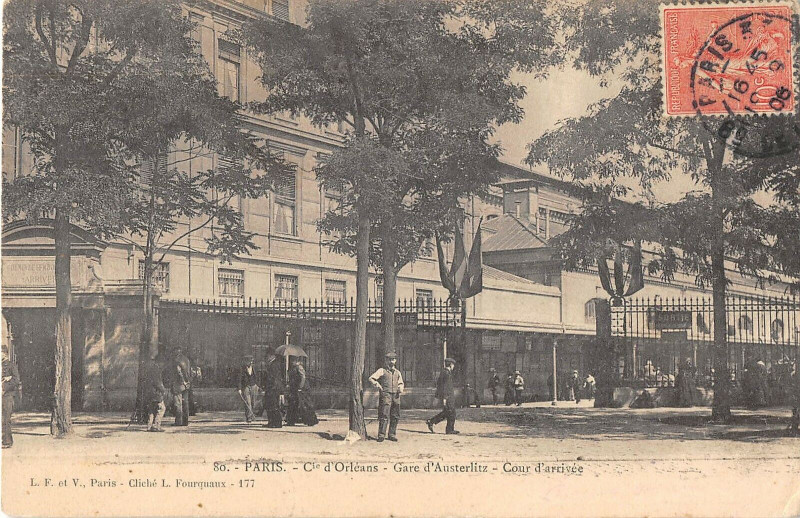 Carte postale ancienne Paris XIIIe Cie D'Orleans Gare D'Auterlitz Cour D'Arrivee (dos non divisé à Paris 13e