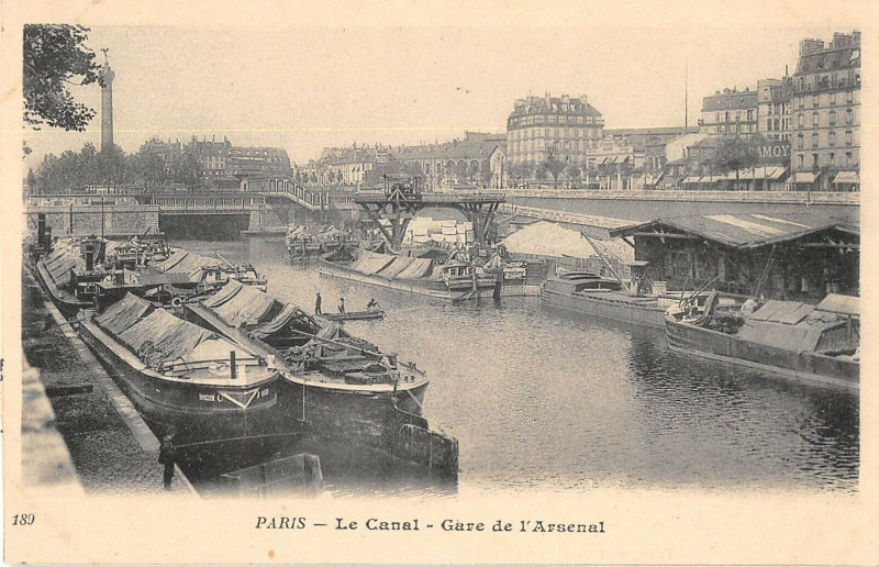 Carte postale ancienne Paris XIIe Le Canal Gare De L'Arsenal (dos non divisé) à Paris 12e