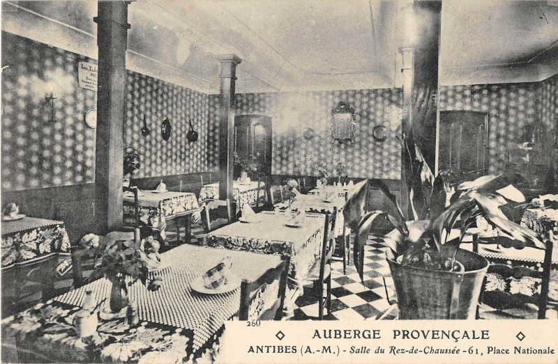 Carte postale ancienne Antibes Auberge Provencale Salle Du Rez De Chaussee Place Nationale à Antibes