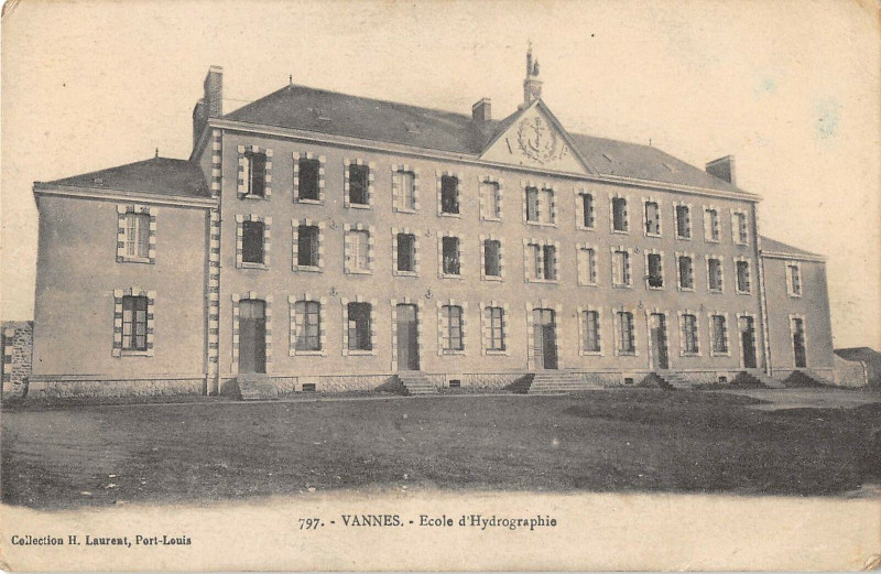 Carte postale ancienne Vannes Ecole D'Hydrographie à Vannes