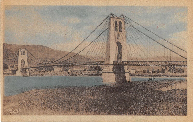 Carte postale ancienne La Voulte Sur Rhone Le Pont Suspendu