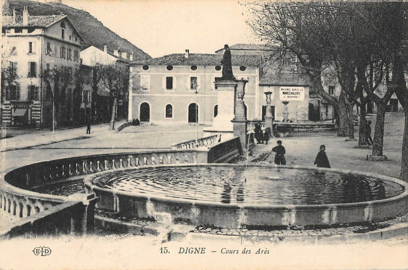 Carte postale ancienne Digne Cours Des Ares