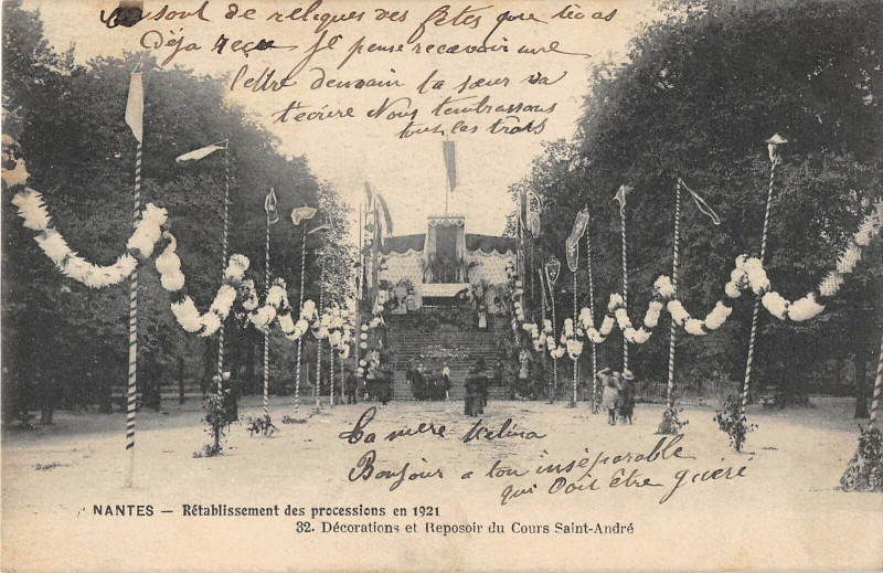 Carte postale ancienne Nantes Retablissement Des Processions Decorations Reposoir Cours Saint-Anre à Nantes