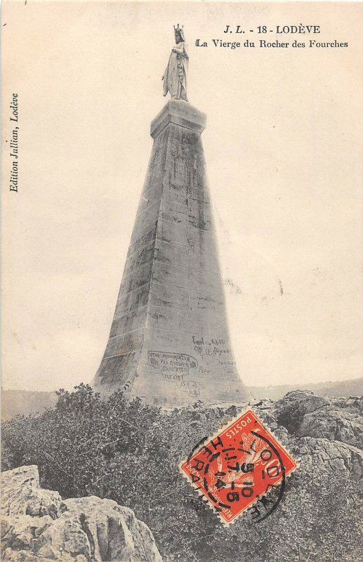 Carte postale ancienne Lodeve La Vierge Du Rocher Des Fourches à Lodève