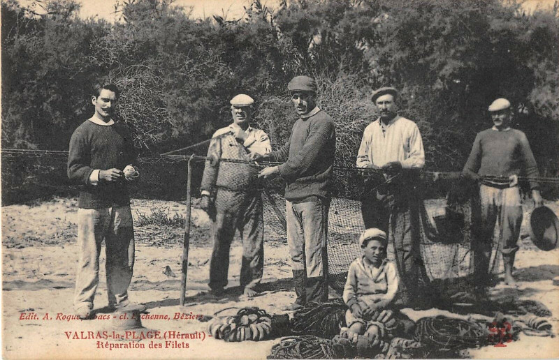 Carte postale ancienne Valras La Plage Reparation Des Filets