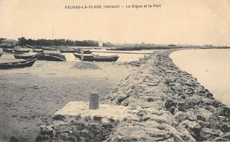 Carte postale ancienne Valras La Plage La Digue Et Le Port