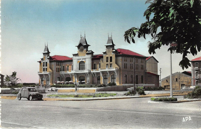 Carte postale ancienne Valras Plage Le Casino à Valras-Plage