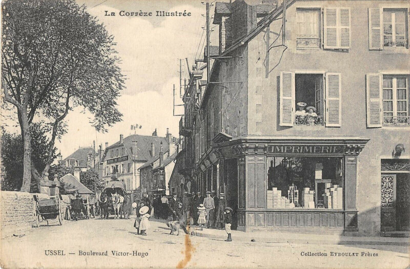 Carte postale ancienne Ussel Boulevard Victor Hugo à Ussel