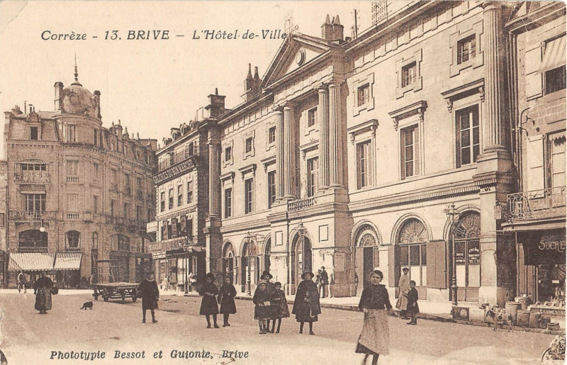 Carte postale ancienne Brive L'Hotel De Ville