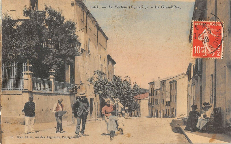 Carte postale ancienne Le Perthus La Grand'Rue au Perthus