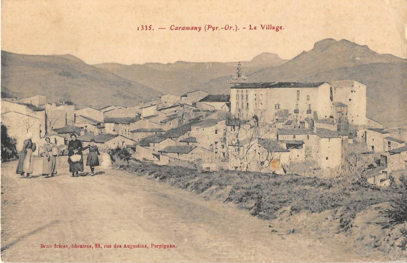 Carte postale ancienne Caramany Le Village à Caramany