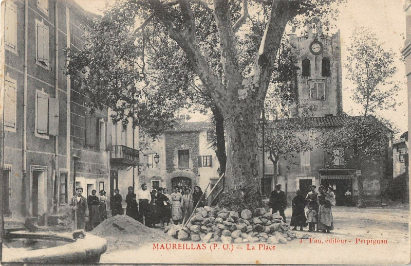 Carte postale ancienne Maureillas La Place à Ur