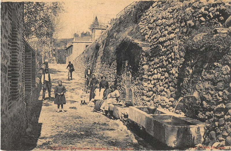 Carte postale ancienne Finestret La Fontaine à Finestret