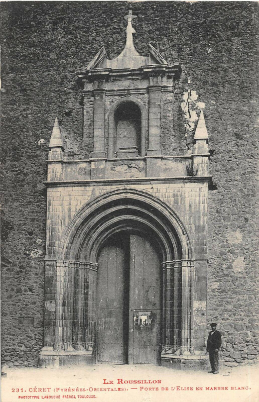 Carte postale ancienne Ceret Porte De L'Eglise En Marbre Blanc à Céret
