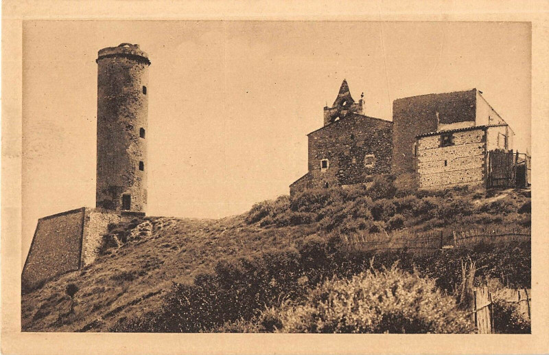 Carte postale ancienne Env.perpignan Le Chateau Roussillon Et La Tour à Llo