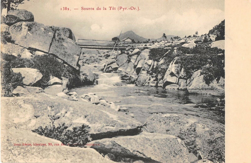 Carte postale ancienne Source De La Tet à Ur