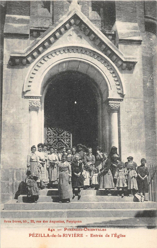 Carte postale ancienne Pezilla La Riviere Entree De L'Eglise