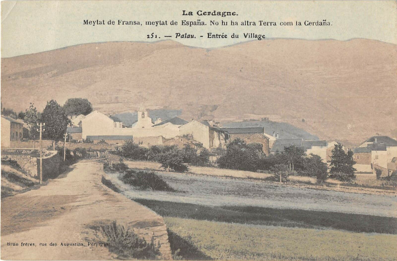 Carte postale ancienne Palau Entree Du Village