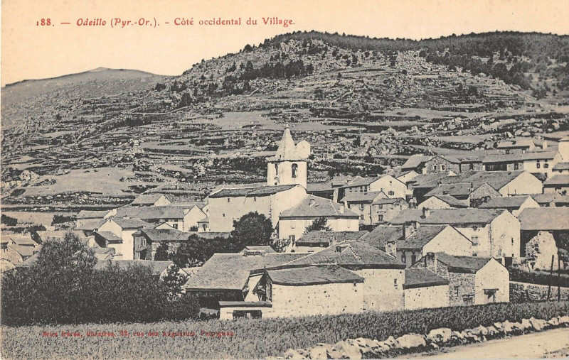 Carte postale ancienne Odeillo Cote Occidental Du Village à Llo