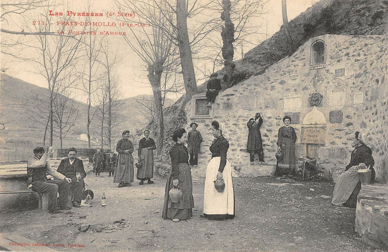 Carte postale ancienne Prats De Mollo Fontaine D'Amour à Llo