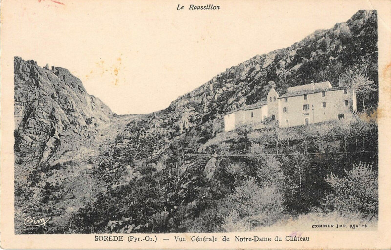 Carte postale ancienne Sorede Vue Generale De Notre Dame Du Chateau à Sorède