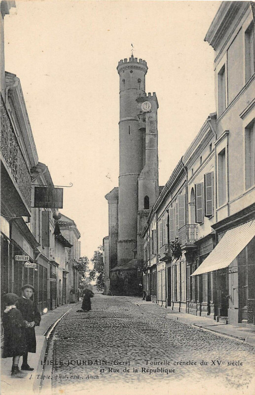 Carte postale ancienne L'Isle Jourdain Tourelle Rue Republique à L'Isle-Jourdain