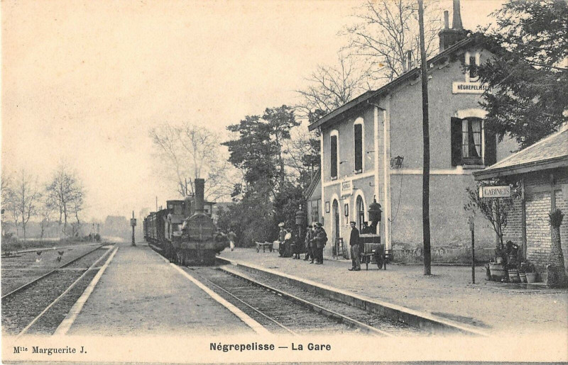 Carte postale ancienne Negrepelisse La Gare (Train cliché rare éditeur Mlle Marguerite J. à Nègrepelisse
