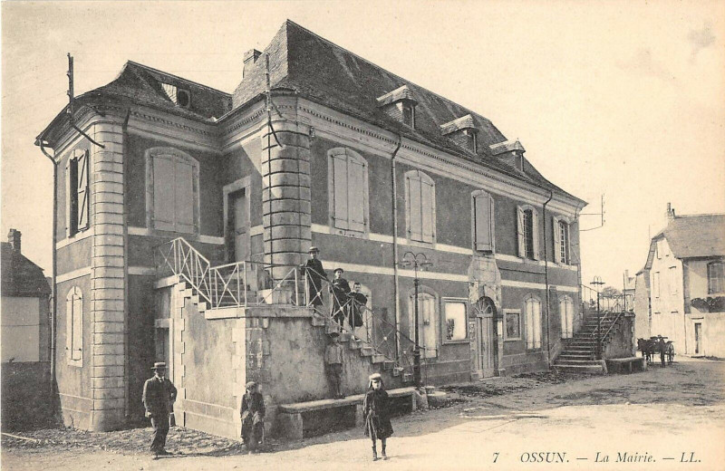 Carte postale ancienne Ossun La Mairie à Ossun