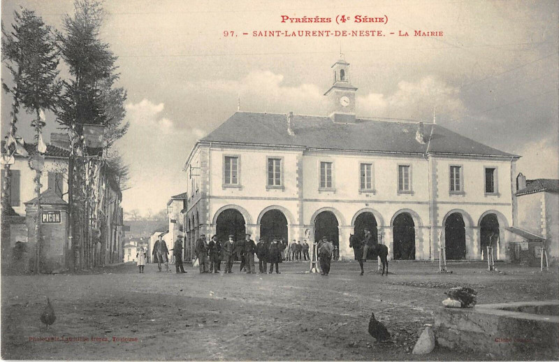 Carte postale ancienne Saint Laurent De Neste La Mairie à Saint-Laurent-de-Neste